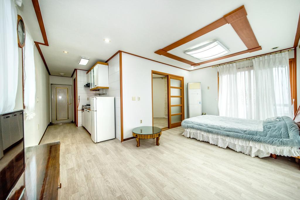 Dongsannara Pension Seogwipo Exterior foto